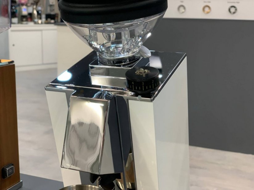 Eureka ORO Mignon Single Dose White - mlynčeky na espresso: Materiál : plast
