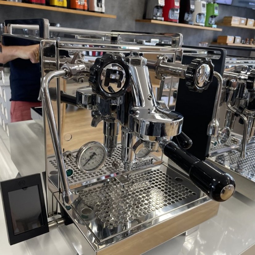 Machine à espresso manuelle Rocket Espresso R 58 Cinquantotto, idéale pour préparer des boissons Lungo, adaptée à un usage domestique.