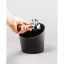 Le Knockbox Ribelle Lab en noir élégant est l'outil idéal pour les baristas, facilitant l'entretien et le nettoyage lors de la préparation du café.