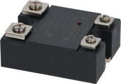 Statescht Relais 25 A 240 V, Input 3-32 V DC VIBIEMME, an engem schwaarze Plastikgehais mat véier Schraufklemmen an den Ecken.