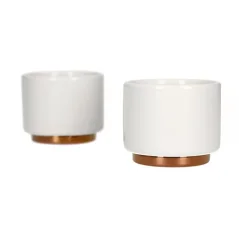 Două cești albe din ceramică Fellow Monty, cu o capacitate de 90 ml, ideale pentru iubitorii de cafea tare.