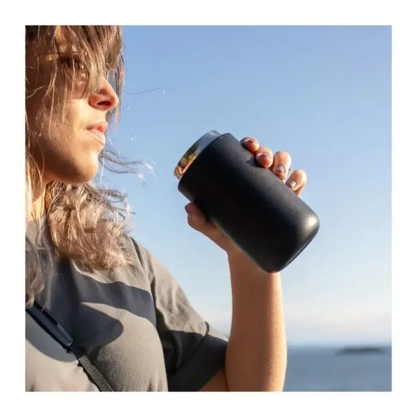 Black Fellow Carter Move Mug with a capacity of 355 ml and double-wall insulation keeps drinks warm for longer.