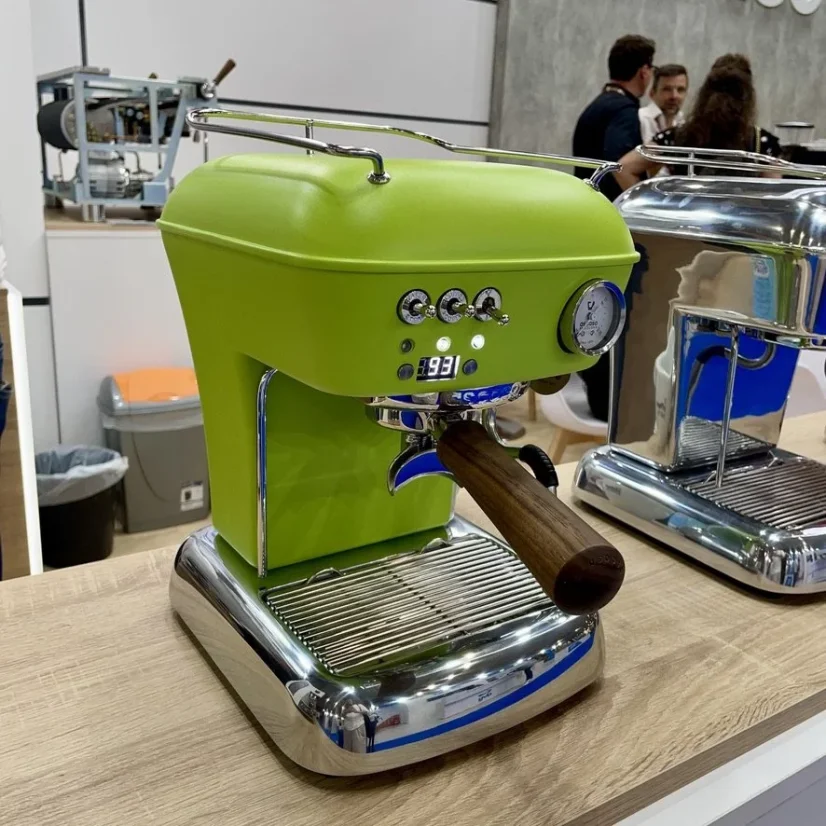 Machine à café Ascaso Dream PID de couleur Fresh Pistachio, appartenant aux machines à café domestiques à levier, répondant à la qualité standard.