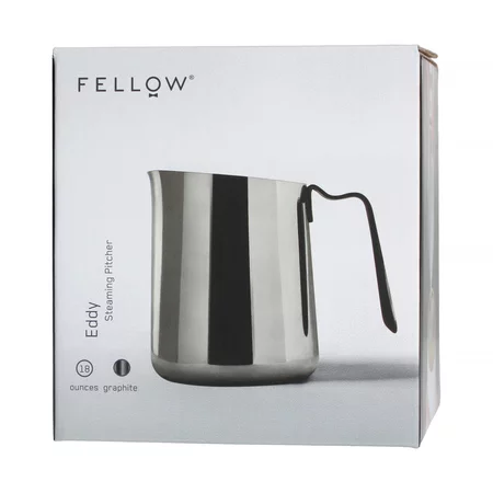 Cafetière noire Fellow Eddy pour le lait, d'une capacité de 530 ml, idéale pour la préparation de spécialités café.