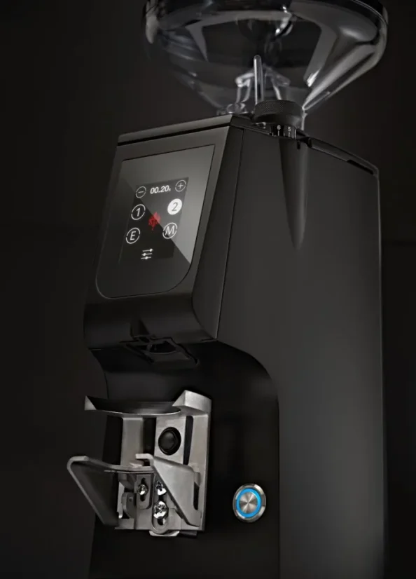 Espressový mlynček na kávu Eureka Atom Excellence 65 v čiernom prevedení, vyrobený z nerezovej ocele.