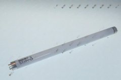 Neonlampe 14W, laang dënn Rouerluucht mam Philips-Etikett a Stëftsockelen.
