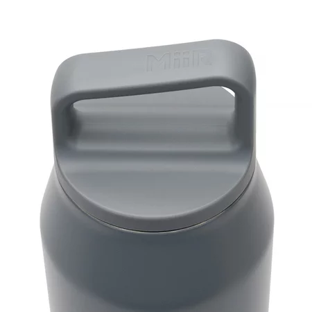 Šedý termohrnček MiiR Wide Mouth Bottle Basal s objemom 950 ml, ideálny na cestovanie.