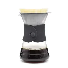 Hario V60 Drip Decanter fekete bőr fogantyúval és papírszűrővel.