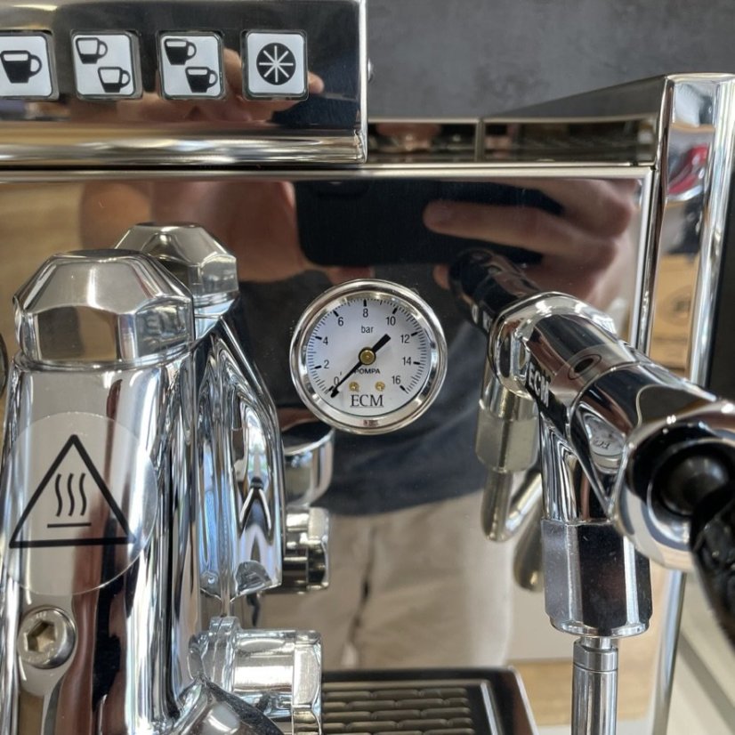 Pákový kávovar ECM Elektronika II Profi s rotačným čerpadlom pre profesionálnu prípravu kávy doma.