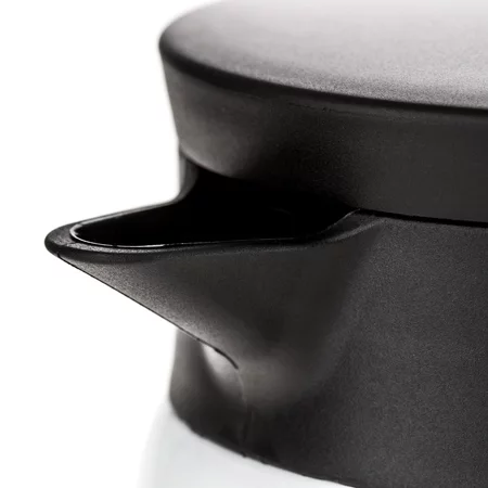 Balta termo puodelis Hario Insulated Server V60-02, 600 ml talpos, pagamintas iš nerūdijančio plieno, idealus šiltos kavos laikymui.