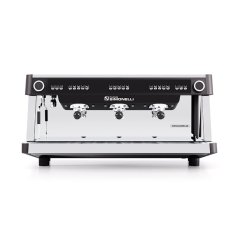 Profesionálny trojpákový kávovar Nuova Simonelli Aurelia Volumetric XT 2GR v čiernej farbe.