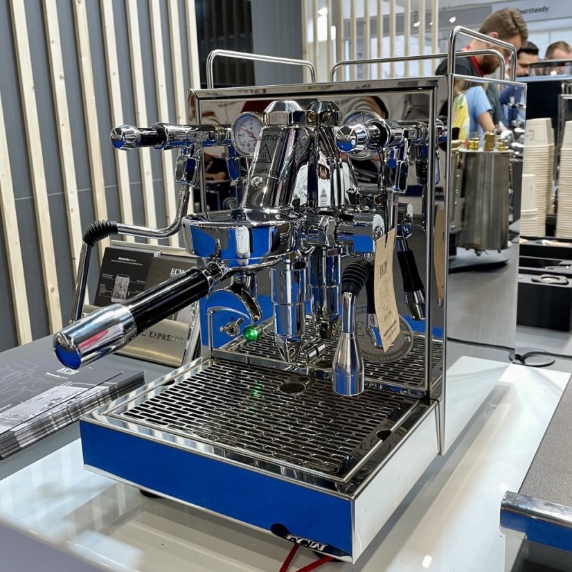 Home lever coffee machine ECM Classika PID, high-quality design for perfect espresso.