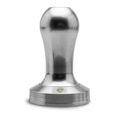 Tamper avec une base plate de 57,35 mm de diamètre. Tamper avec une base plate de 57,35 mm de diamètre.