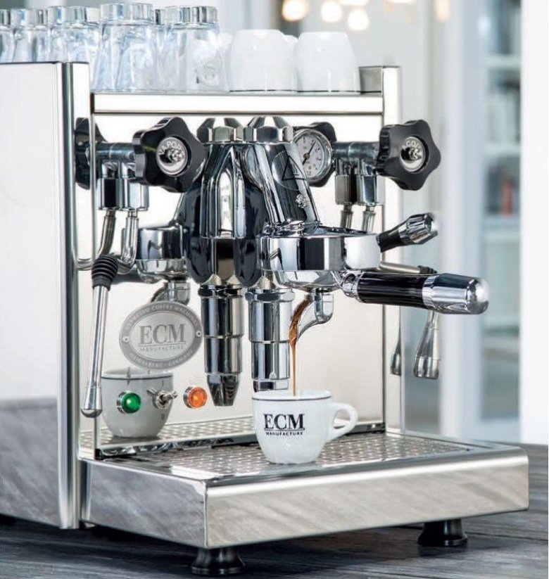 Kávovar ECM Mechanics IV na profesionálnu prípravu kávy.