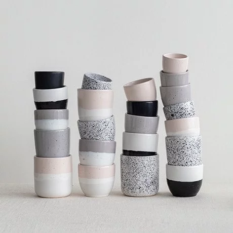 Tasse à caffe latte Aoomi Dust Mug 02 d'une capacité de 330 ml en rose.