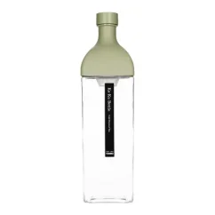 Üveg cold brew kávéhoz vonzó zöld színben. Üveg cold brew kávéhoz vonzó zöld színben.