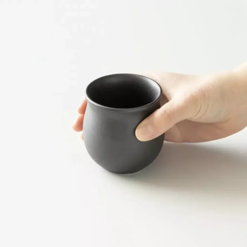 Des tasses à café filtre Origami Pinot Flavor Cup en noir élégant compléteront parfaitement votre rituel café.