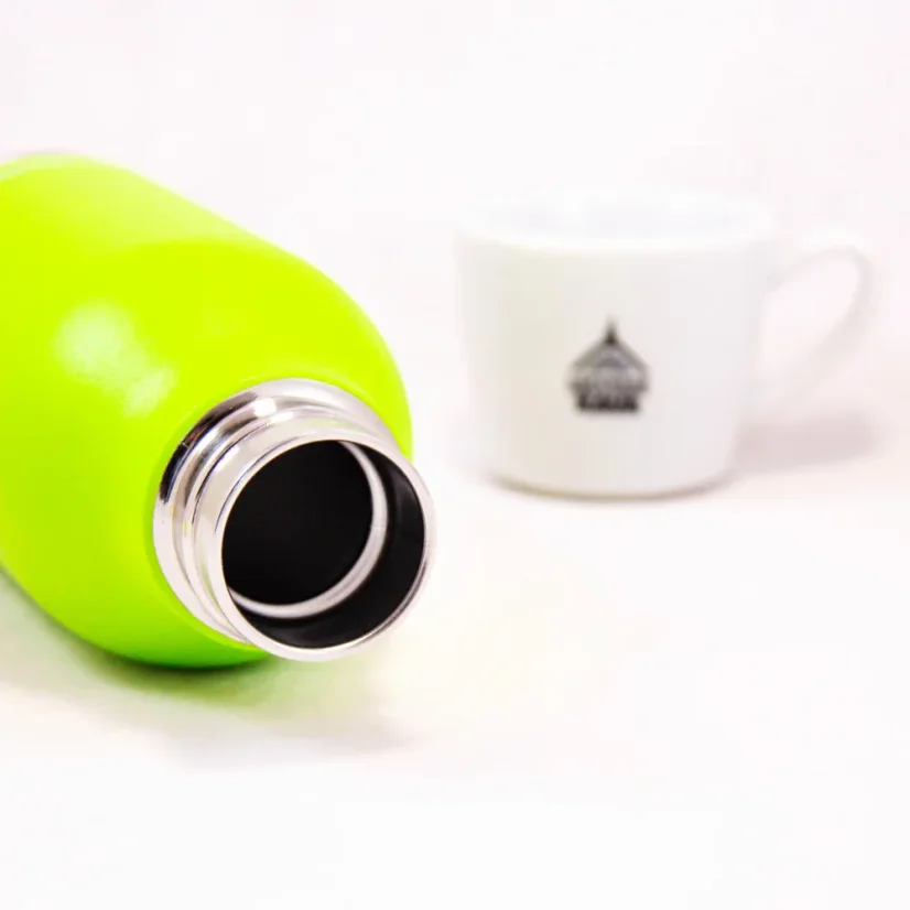 Asobu Urban Water Bottle 460 ml termosz lime színben, rozsdamentes acélból, ideális utazáshoz.