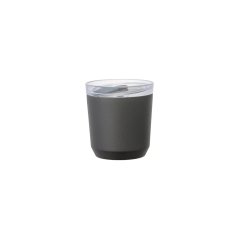 Mug thermos noir Kinto To Go Tumbler d'une capacité de 240 ml. Mug thermos noir Kinto To Go Tumbler d'une capacité de 240 ml.