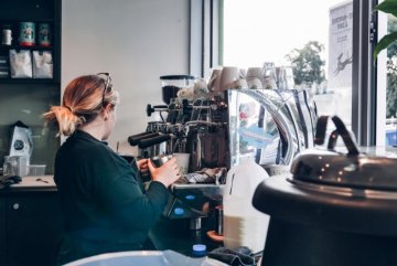 Clientsservice an engem Café, ass e Laachen genuch?