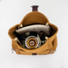 Wnętrze torby The Nomadic Travel Bag.