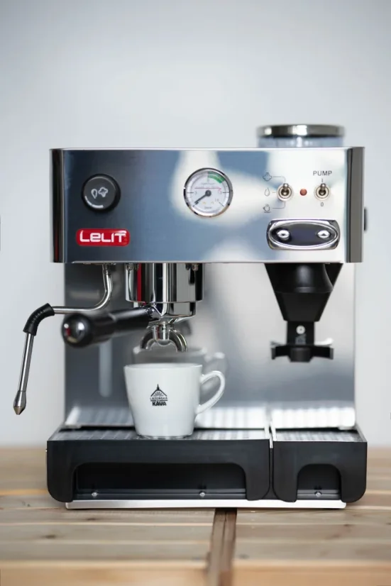 Lever espresso machine with grinder Lelit Anita.