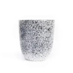 Biely hrnček Aoomi Mess Mug 02 o objeme 330 ml, ideálny na prípravu kávy alebo čaju. Biely hrnček Aoomi Mess Mug 02 o objeme 330 ml, ideálny na prípravu kávy alebo čaju.