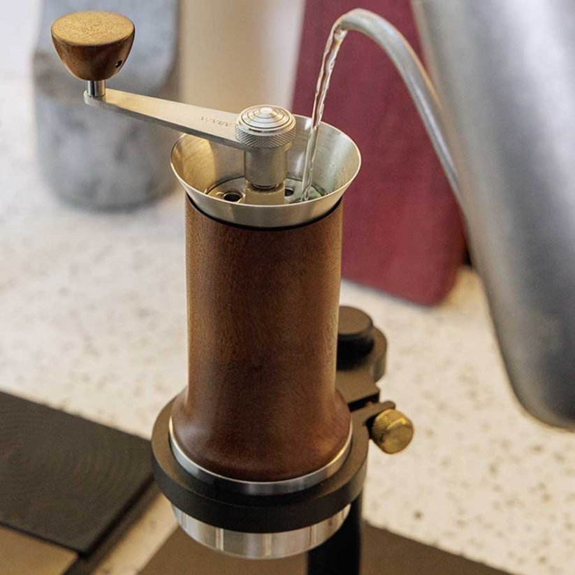 Aram Espresso Maker + Steel Support Brownish
