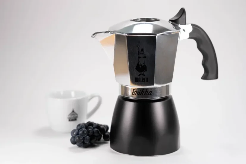 Cafetière moka pour préparer quatre tasses d'espresso