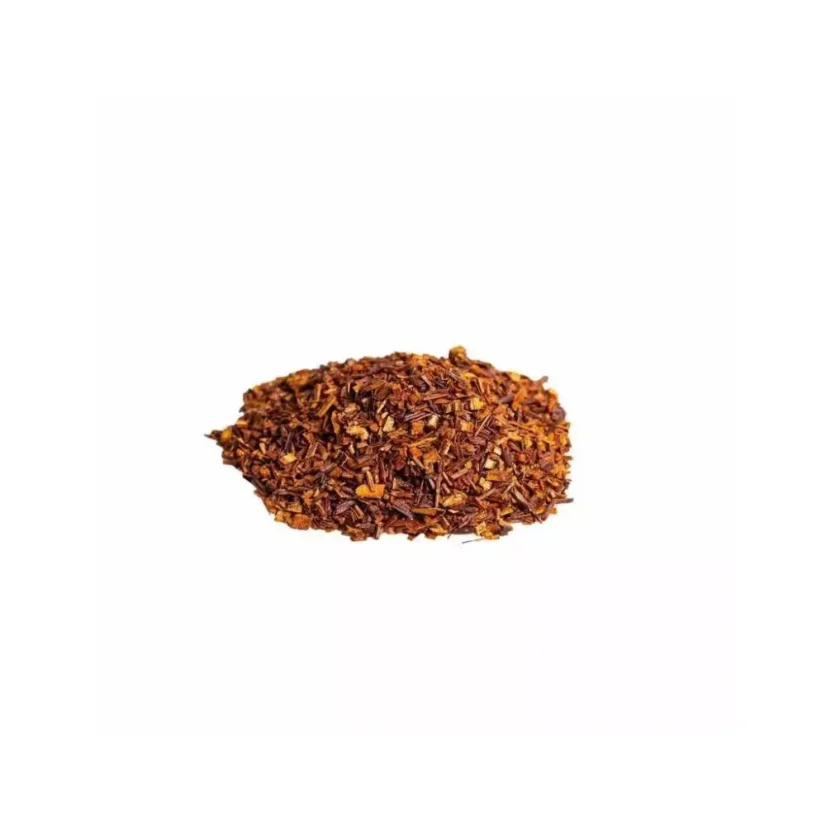 Té de rooibos natural sobre un fondo blanco, vista lateral.