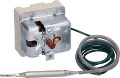 Dräifase Thermostat mat engem Metallgehäus, Klemmen mat engem Etikett um Kabel an engem gréngen Kabel dat an enger dënner Sond ophält.
