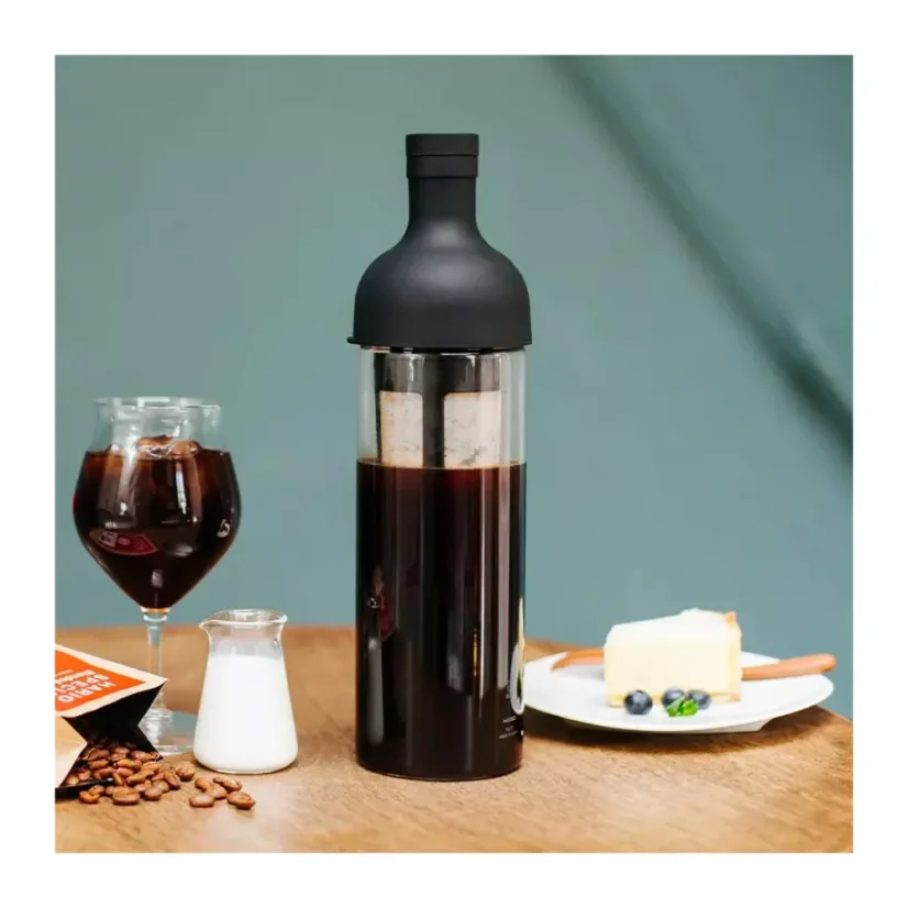 Štýlové servírovanie Cold Brew s fľašou Hario Filter-In.