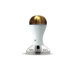 Tamper with a white handle and gold head from Pesado with a 58.5 mm base.
