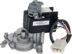 Groe Gedreiwsmotor mat enger schwaarzer elektrescher Këscht an enger Steckverbindung mat Drieder.