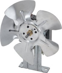Ventilator mat Halter a Leefrad, eng sechsblieddreg Metallschrauf op der Well mat enger Montagehalterung.