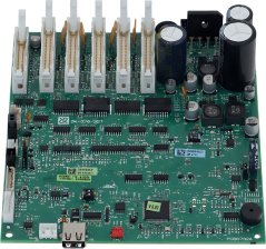 CPU-Platinen-Kit mat enger gréngter Leiterplack, enger Rei wäiss Konnektoren, groussen Kondensatoren an engem USB-Port. CPU-Platinen-Kit mat enger gréngter Leiterplack, enger Rei wäiss Konnektoren, groussen Kondensatoren an engem USB-Port.