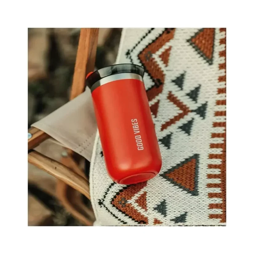 Tasse isotherme rouge Octaroma. Capacité de 300 ml.