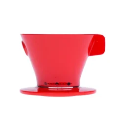 Vörös színű Wilfa Pour Over Dripper, tökéletes az ízletes kávé elkészítéséhez.