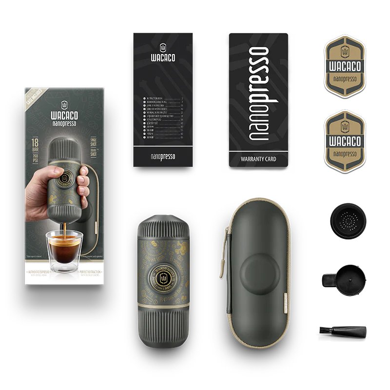 Obsah balenia limitovanej edície cestovného kávovaru Wacaco Nanopresso - Dark souls Grey s pevným obalom.