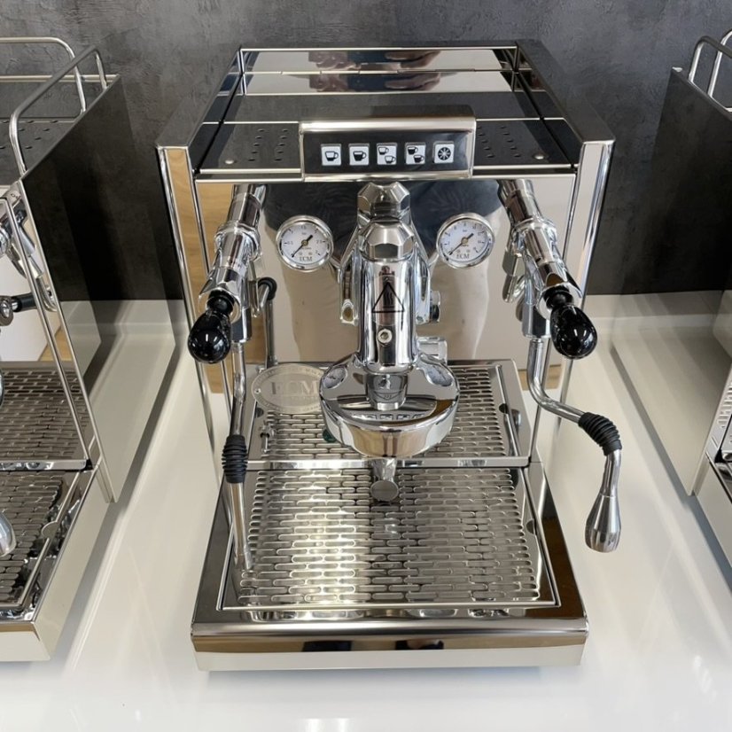 Domáci pákový kávovar ECM Elektronika II Profi s funkciou automatického čistenia.
