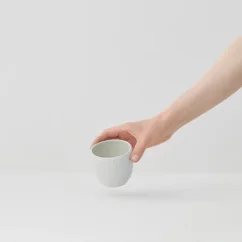 Šálka na caffe latté Aoomi Salt Mug A03 s objemom 200 ml vyrobená z kameniny.
