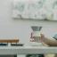 La cafetière en verre Hario dans une élégante couleur blanche est le choix idéal pour les amateurs de café de qualité qui apprécient l'esthétique et la fonctionnalité.