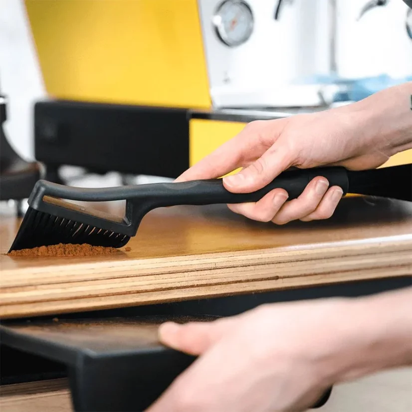 Brosse pour moulin Rhino Grinder Bench, parfaite pour nettoyer les machines à café.