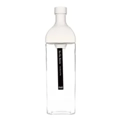 Bouteille blanche Hario Ka-Ku destinée à la préparation de café.