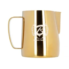 Kultainen maitokannu Barista Space, tilavuus 350 ml, ihanteellinen täydellisen vaahdon valmistamiseen cappuccinoon.