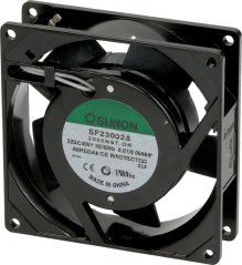 Schwaarzen quadratesche Axialventilator Sunon mat engem Metallgitter, engem gréngen Etikett Glunon a flaache Steckerstëfter uewen. Schwaarzen quadratesche Axialventilator Sunon mat engem Metallgitter, engem gréngen Etikett Glunon a flaache Steckerstëfter uewen.