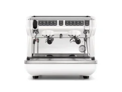 Profesionálny pákový kávovar Nuova Simonelli Appia Life Compact 2GR v výraznej červenej farbe.