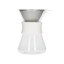 Cafetière en verre blanche, idéale pour préparer du café filtre frais.