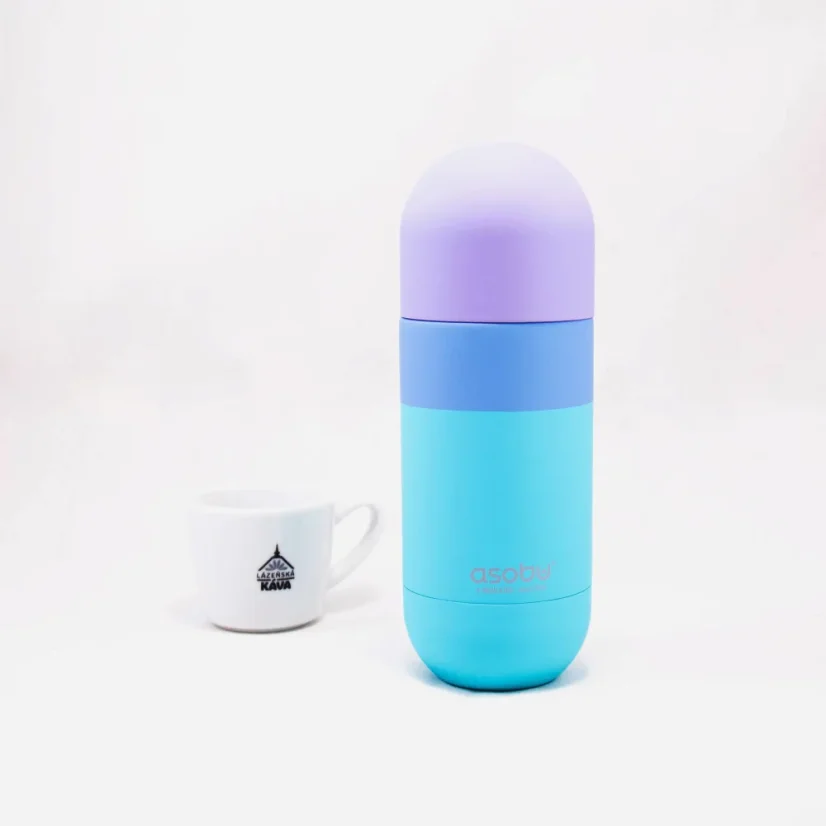 Pastel blue insulated mug with a capacity of 420 ml, perfect for keeping beverages at the desired temperature.