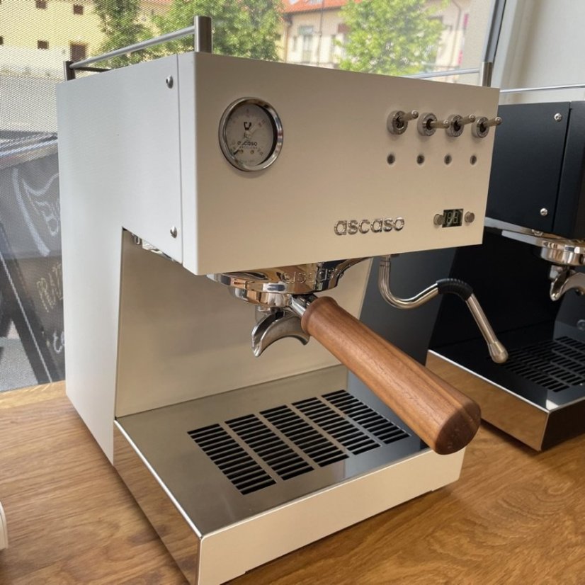 Machine à café Ascaso Steel UNO PID de style blanc et bois pour usage domestique sans affichage.